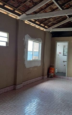 Casa à venda com 180m², 3 quartos e 2 vagas Casa à venda com 180m², 3 quartos e 2 vagasÁrea externa