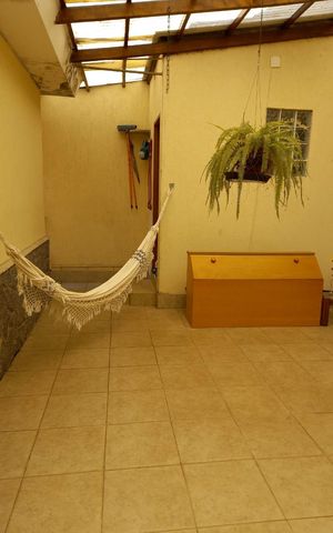 Casa à venda com 180m², 3 quartos e 2 vagas Casa à venda com 180m², 3 quartos e 2 vagasÁrea externa