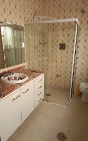 Casa à venda com 180m², 3 quartos e 2 vagas Casa à venda com 180m², 3 quartos e 2 vagasBanheiro