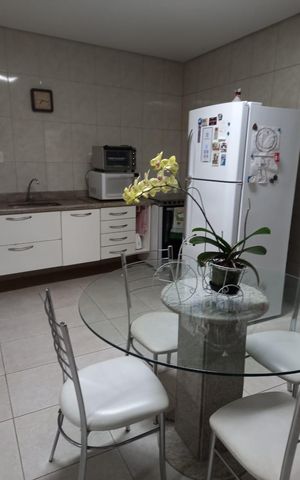 Casa à venda com 180m², 3 quartos e 2 vagas Casa à venda com 180m², 3 quartos e 2 vagasCozinha
