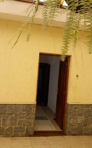 Casa à venda com 180m², 3 quartos e 2 vagas Casa à venda com 180m², 3 quartos e 2 vagasÁrea externa
