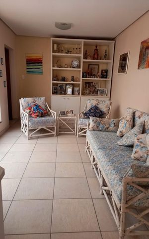 Casa à venda com 180m², 3 quartos e 2 vagas Casa à venda com 180m², 3 quartos e 2 vagasSala