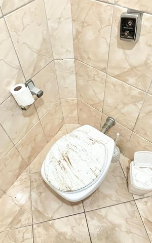 Casa à venda com 230m², 5 quartos e 3 vagas Casa à venda com 230m², 5 quartos e 3 vagasBanheiro 2