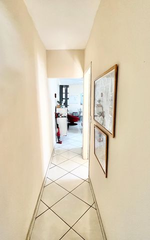 Casa à venda com 230m², 5 quartos e 3 vagas Casa à venda com 230m², 5 quartos e 3 vagasCorredor