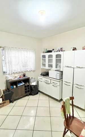 Casa à venda com 230m², 5 quartos e 3 vagas Casa à venda com 230m², 5 quartos e 3 vagasSala