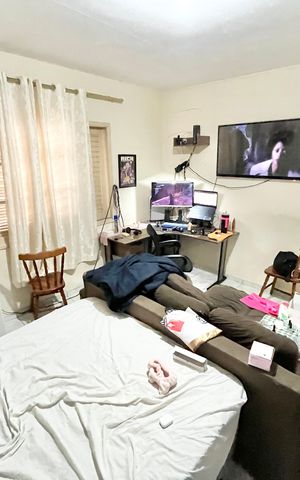 Casa à venda com 230m², 5 quartos e 3 vagas Casa à venda com 230m², 5 quartos e 3 vagasQuarto 2