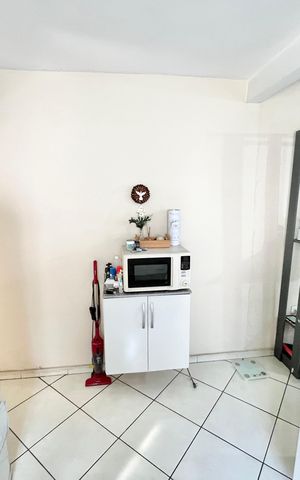 Casa à venda com 230m², 5 quartos e 3 vagas Casa à venda com 230m², 5 quartos e 3 vagasSala/Cozinha