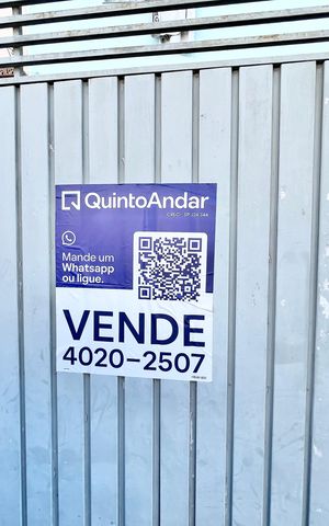 Casa à venda com 230m², 5 quartos e 3 vagas Casa à venda com 230m², 5 quartos e 3 vagasFachada/Placa