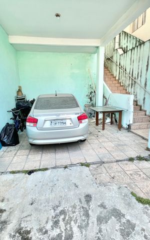 Casa à venda com 230m², 5 quartos e 3 vagas Casa à venda com 230m², 5 quartos e 3 vagasGaragem