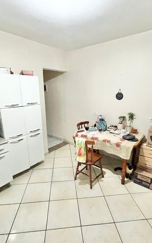Casa à venda com 230m², 5 quartos e 3 vagas Casa à venda com 230m², 5 quartos e 3 vagasSala