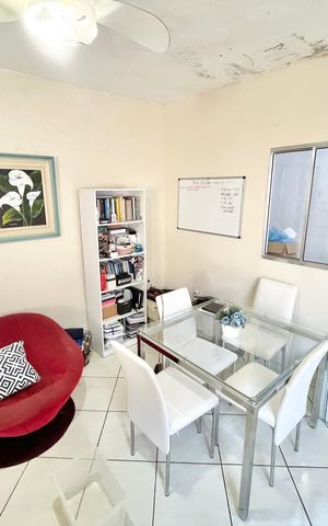 Casa à venda com 230m², 5 quartos e 3 vagas Casa à venda com 230m², 5 quartos e 3 vagasSala/Cozinha