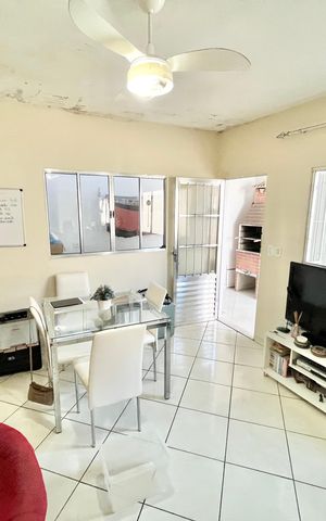 Casa à venda com 230m², 5 quartos e 3 vagas Casa à venda com 230m², 5 quartos e 3 vagasSala/Cozinha