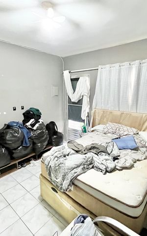 Casa à venda com 230m², 5 quartos e 3 vagas Casa à venda com 230m², 5 quartos e 3 vagasQuarto 1