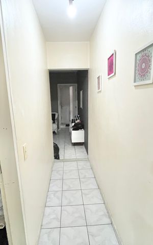 Casa à venda com 230m², 5 quartos e 3 vagas Casa à venda com 230m², 5 quartos e 3 vagasCorredor
