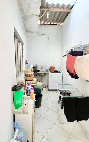 Casa à venda com 230m², 5 quartos e 3 vagas Casa à venda com 230m², 5 quartos e 3 vagasÁrea de Serviço