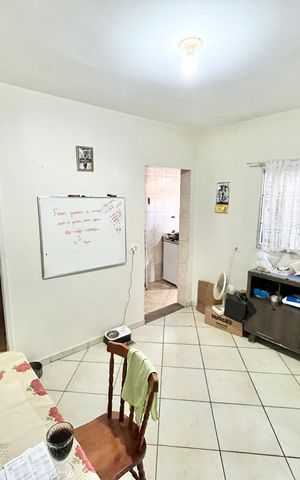 Casa à venda com 230m², 5 quartos e 3 vagas Casa à venda com 230m², 5 quartos e 3 vagasSala
