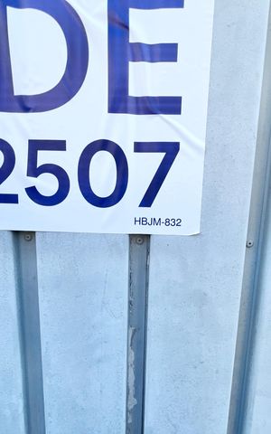 Casa à venda com 230m², 5 quartos e 3 vagas Casa à venda com 230m², 5 quartos e 3 vagasFachada/Placa