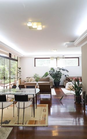 Casa à venda com 320m², 4 quartos e 6 vagas