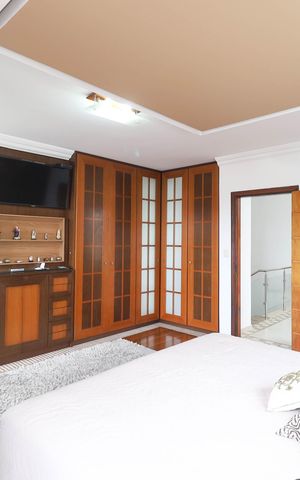 Casa à venda com 320m², 4 quartos e 6 vagas
