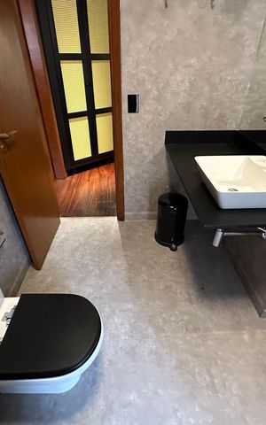 Apartamento para alugar com 300m², 4 quartos e 3 vagas Apartamento para alugar com 300m², 4 quartos e 3 vagasBanheiro Social