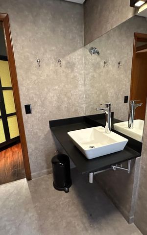 Apartamento para alugar com 300m², 4 quartos e 3 vagas Apartamento para alugar com 300m², 4 quartos e 3 vagasBanheiro Social