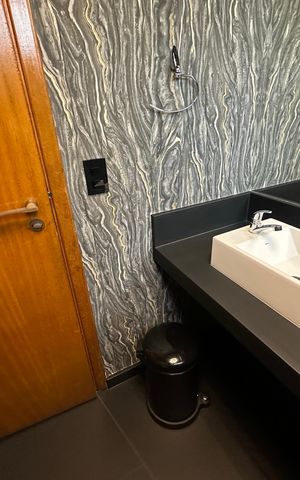 Apartamento para alugar com 300m², 4 quartos e 3 vagas Apartamento para alugar com 300m², 4 quartos e 3 vagasLavabo