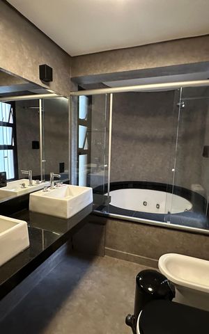 Apartamento para alugar com 300m², 4 quartos e 3 vagas Apartamento para alugar com 300m², 4 quartos e 3 vagasBanheiro da Suíte 2