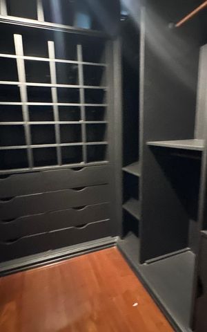 Apartamento para alugar com 300m², 4 quartos e 3 vagas Apartamento para alugar com 300m², 4 quartos e 3 vagasCloset