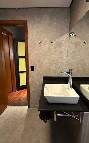 Apartamento para alugar com 300m², 4 quartos e 3 vagas Apartamento para alugar com 300m², 4 quartos e 3 vagasBanheiro Social