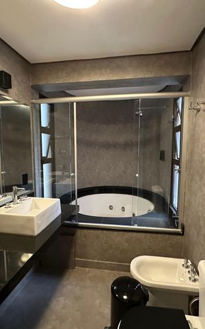 Apartamento para alugar com 300m², 4 quartos e 3 vagas Apartamento para alugar com 300m², 4 quartos e 3 vagasBanheiro da Suíte 2