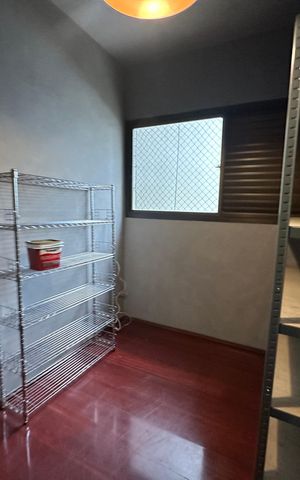 Apartamento para alugar com 300m², 4 quartos e 3 vagas Apartamento para alugar com 300m², 4 quartos e 3 vagasQuarto de Serviço