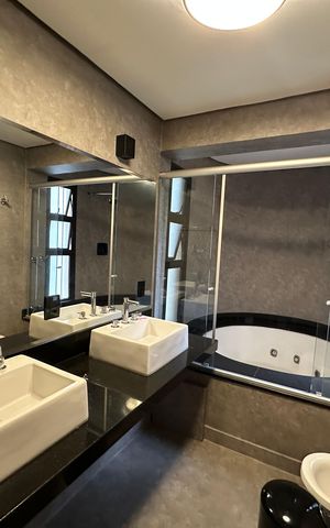Apartamento para alugar com 300m², 4 quartos e 3 vagas Apartamento para alugar com 300m², 4 quartos e 3 vagasBanheiro da Suíte 2