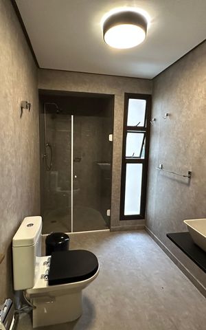 Apartamento para alugar com 300m², 4 quartos e 3 vagas Apartamento para alugar com 300m², 4 quartos e 3 vagasBanheiro da Suíte 1