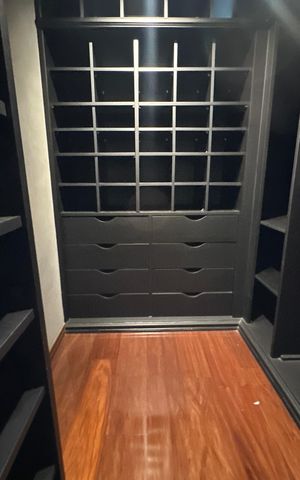 Apartamento para alugar com 300m², 4 quartos e 3 vagas Apartamento para alugar com 300m², 4 quartos e 3 vagasCloset