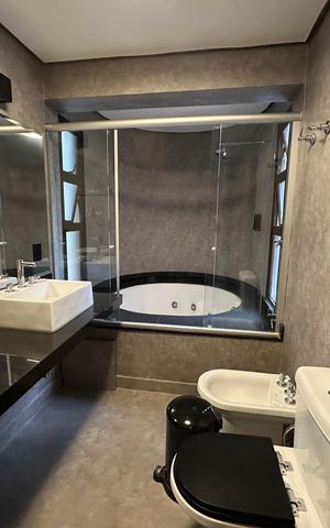 Apartamento para alugar com 300m², 4 quartos e 3 vagas Apartamento para alugar com 300m², 4 quartos e 3 vagasBanheiro da Suíte 2