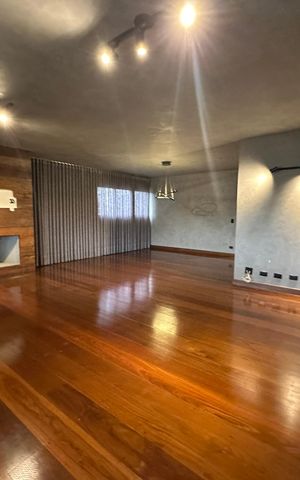 Apartamento para alugar com 300m², 4 quartos e 3 vagas Apartamento para alugar com 300m², 4 quartos e 3 vagasSala