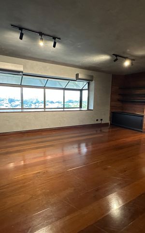 Apartamento para alugar com 300m², 4 quartos e 3 vagas Apartamento para alugar com 300m², 4 quartos e 3 vagasSala