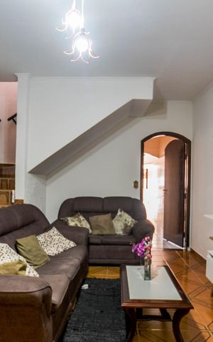 Casa à venda com 212m², 3 quartos e 2 vagas Casa à venda com 212m², 3 quartos e 2 vagasSala