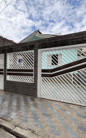Casa à venda com 273m², 3 quartos e 5 vagas Casa à venda com 273m², 3 quartos e 5 vagasFachada