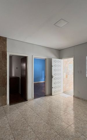 Casa à venda com 273m², 3 quartos e 5 vagas Casa à venda com 273m², 3 quartos e 5 vagasSala