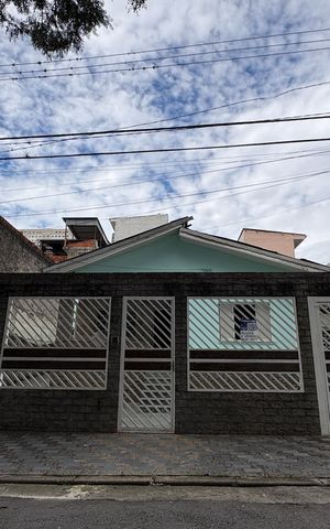 Casa à venda com 273m², 3 quartos e 5 vagas Casa à venda com 273m², 3 quartos e 5 vagasFachada