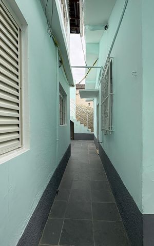 Casa à venda com 273m², 3 quartos e 5 vagas Casa à venda com 273m², 3 quartos e 5 vagasEntrada lateral