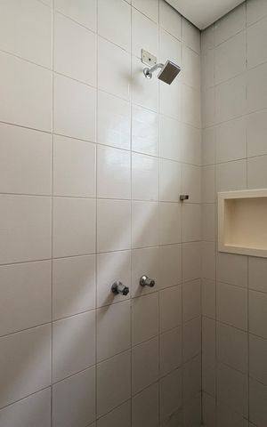 Casa à venda com 273m², 3 quartos e 5 vagas Casa à venda com 273m², 3 quartos e 5 vagasDetalhe do banheiro