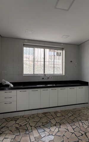 Casa à venda com 273m², 3 quartos e 5 vagas Casa à venda com 273m², 3 quartos e 5 vagasCozinha