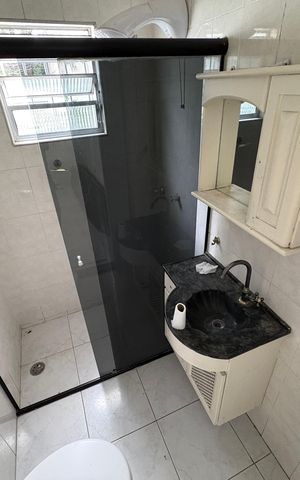 Casa à venda com 273m², 3 quartos e 5 vagas Casa à venda com 273m², 3 quartos e 5 vagasBanheiro da Edícula