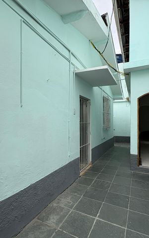 Casa à venda com 273m², 3 quartos e 5 vagas Casa à venda com 273m², 3 quartos e 5 vagasEntrada lateral