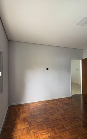 Casa à venda com 273m², 3 quartos e 5 vagas Casa à venda com 273m², 3 quartos e 5 vagasQuarto 1