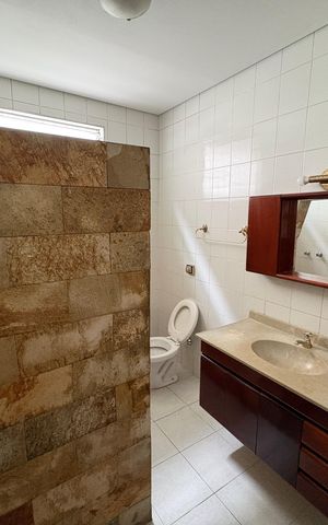 Casa à venda com 273m², 3 quartos e 5 vagas Casa à venda com 273m², 3 quartos e 5 vagasBanheiro