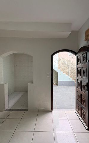 Casa à venda com 273m², 3 quartos e 5 vagas Casa à venda com 273m², 3 quartos e 5 vagasSala da Edícula