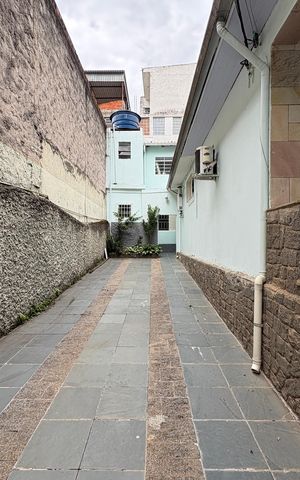 Casa à venda com 273m², 3 quartos e 5 vagas Casa à venda com 273m², 3 quartos e 5 vagasGaragem